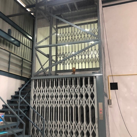 ติดตั้งลิฟท์บรรทุกสินค้า สแตนดาร์ด ลิฟท์ แอนด์ เครน - บริษัทรับซ่อมลิฟท์